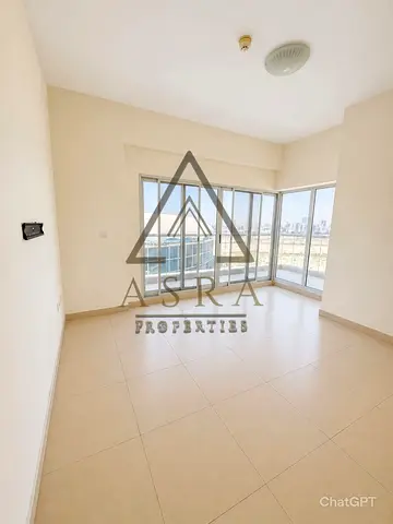 Bright 2BHK | إطلالة على الاستاد والأفق | شرفة