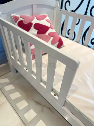White Wooden Baby Cradle / Bassinet - Good Condition