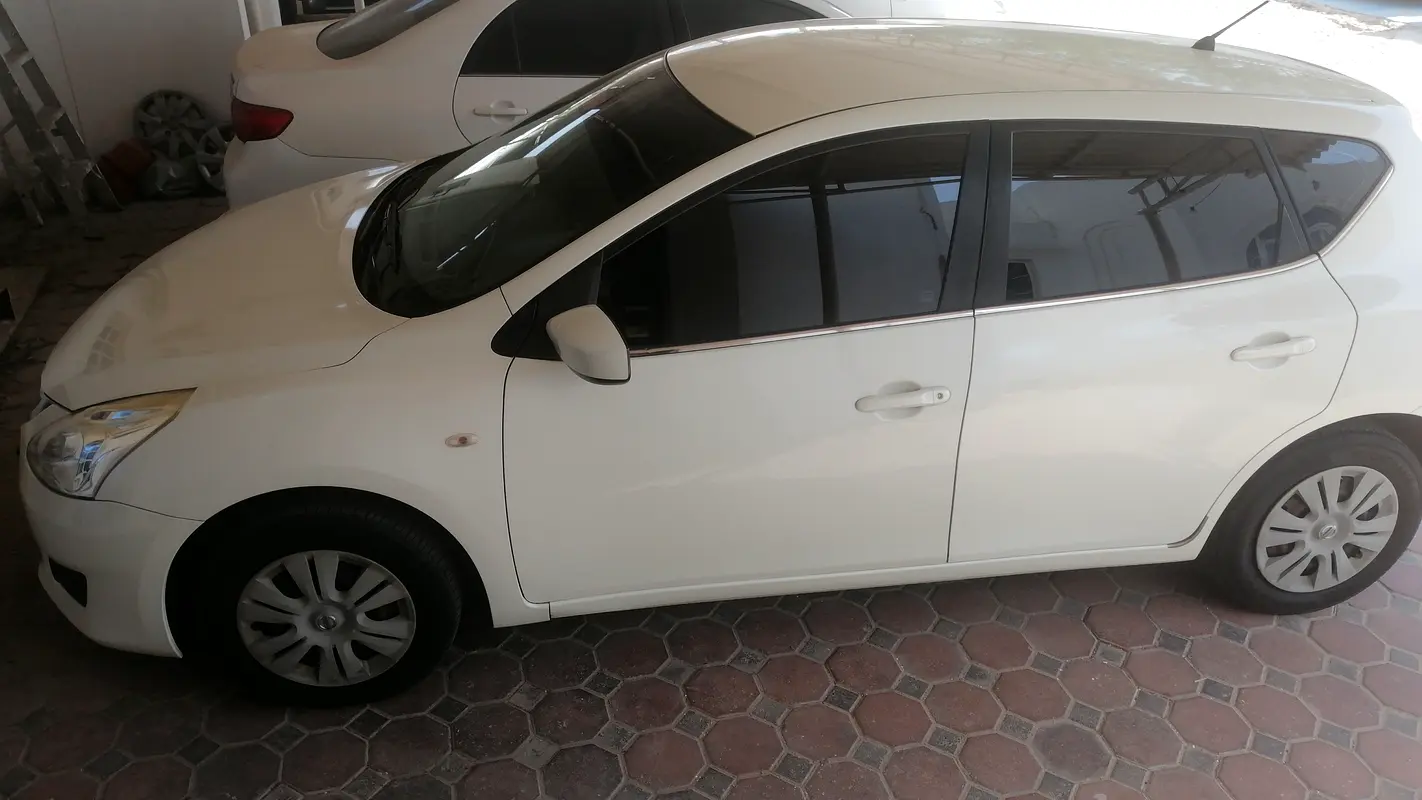 Nissan Tiida 2016 — photo 1 of 7