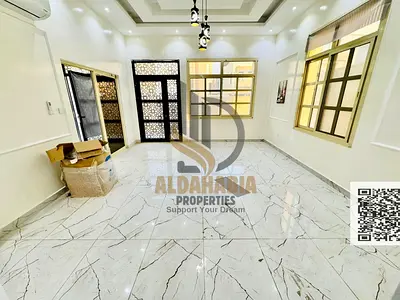 🏢 فيلا تجارية للإيجار – الجرف 2 | عجمان 🔥 فرصة مميزة لاستئجار فيلا تجارية بموقع استراتيجي على شارع الاتحاد مباشرة، توفر واجهة ممتازة وسهولة وصول عال