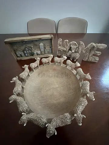 Decorative centerpiece bowl with sheep motif