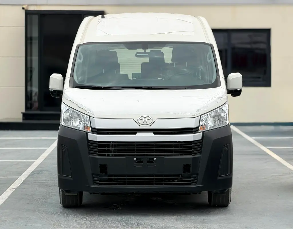 Toyota Hiace 2025 — photo 1 of 19