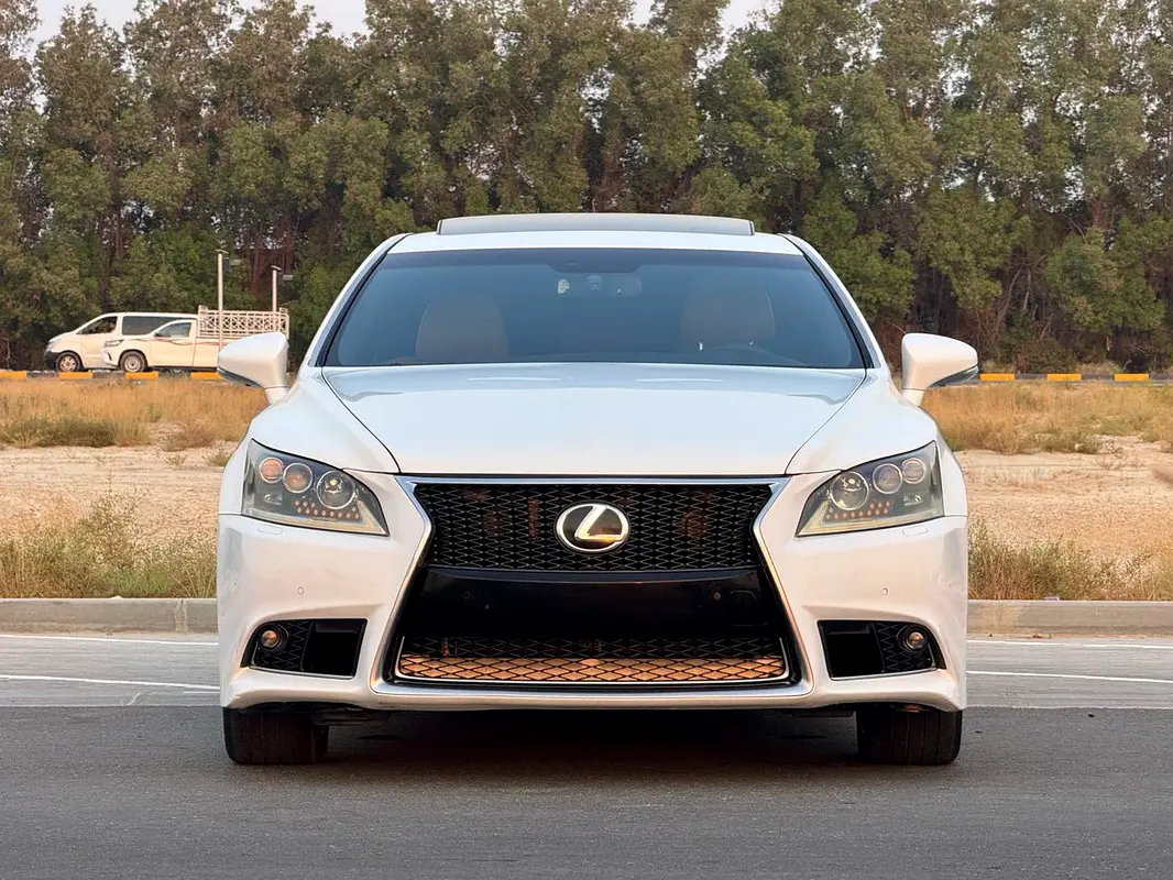 Lexus LS-Series 2014 — photo 1 of 14