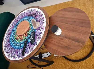 Pair of round nesting side tables with wood finish (set of 2)
