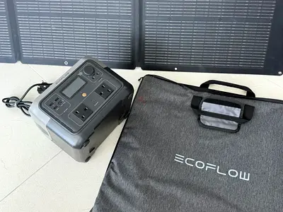 EcoFlow Portable Power Station with Solar Panel and Carry Case - BRAND NEW