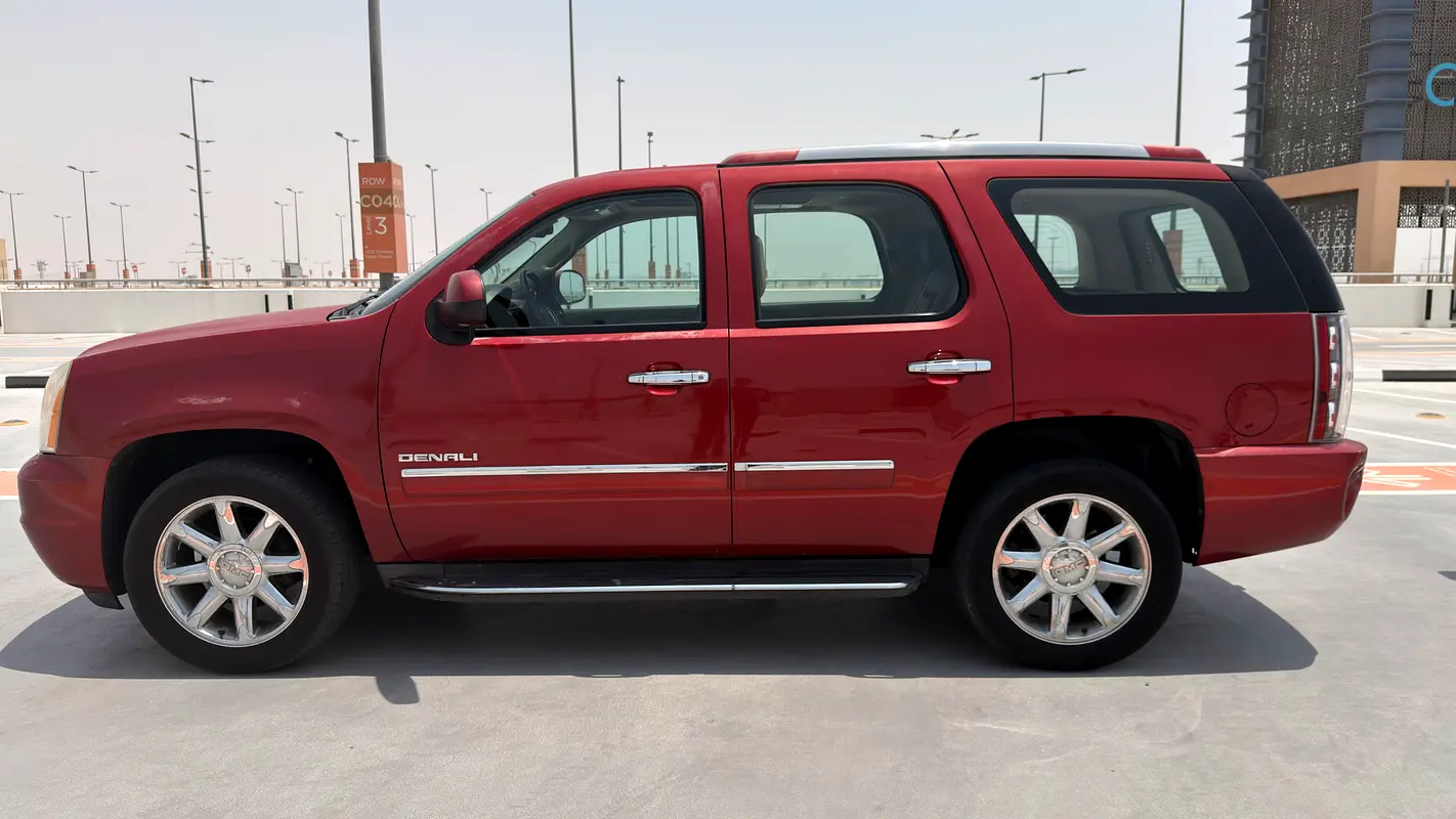 GMC Yukon 2013 — photo 1 of 9
