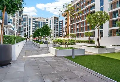 VACANT UPGRADED 1BR | PRIME LOCATION | GREAT VIEW