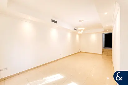 3 Bed Townhouse | Basement | Closed Kitchen