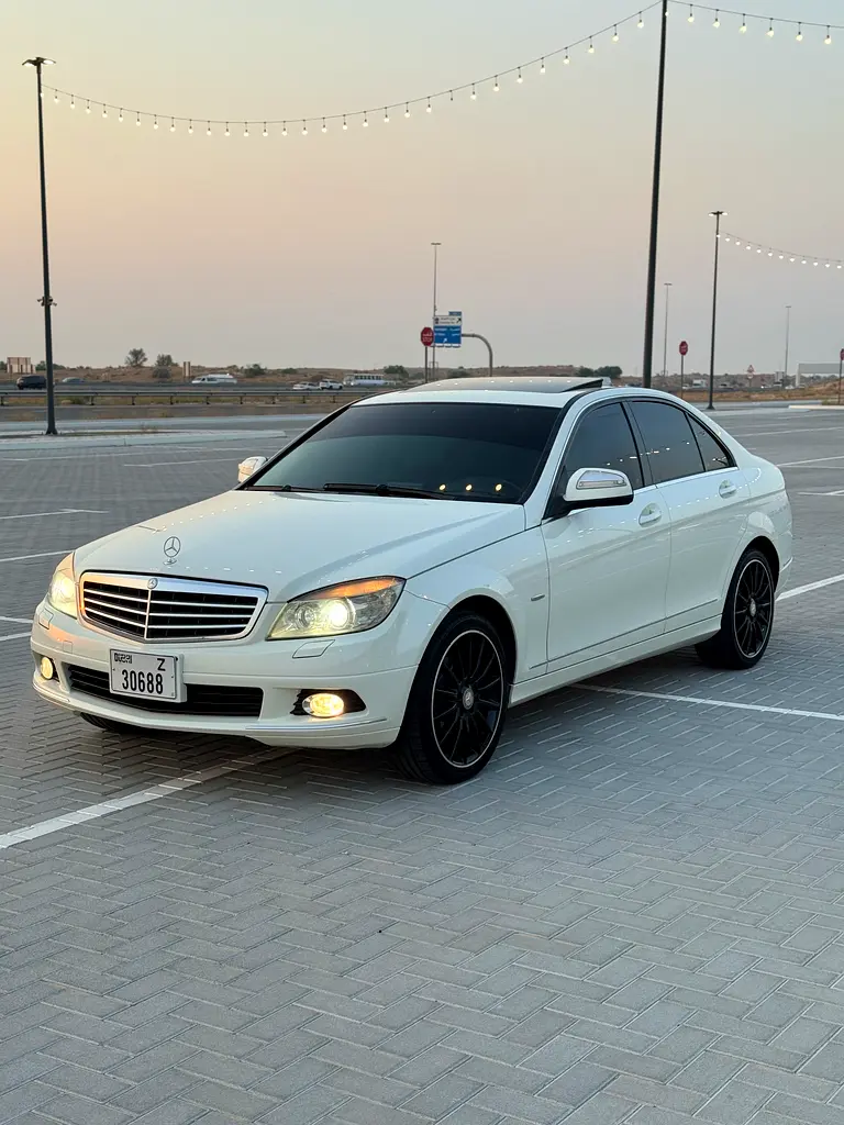 Mercedes-Benz C-Class 2009 — photo 1 of 11