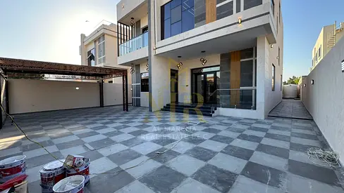 On Sheikh Ammar Street - Own a 5-bedroom villa with an external annex - Includes water, electricity, and air conditioning.