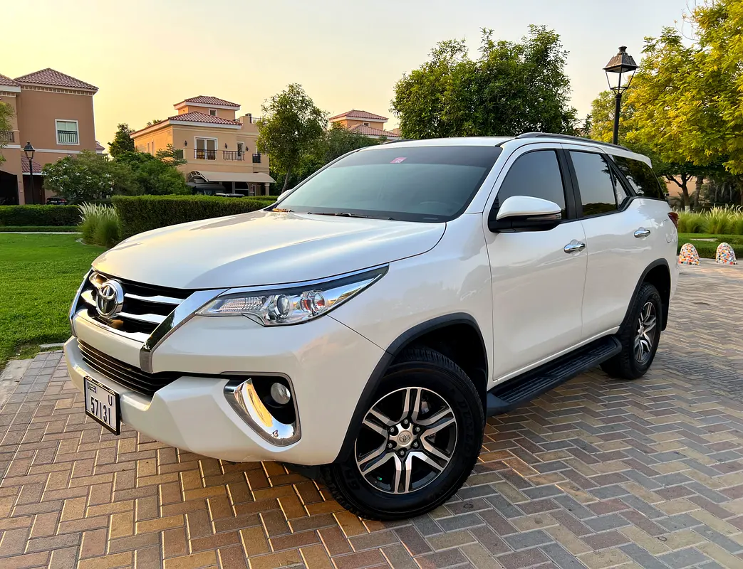 Toyota Fortuner 2020 — photo 1 of 20