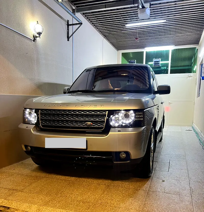Land Rover Range Rover 2012 — photo 1 of 6