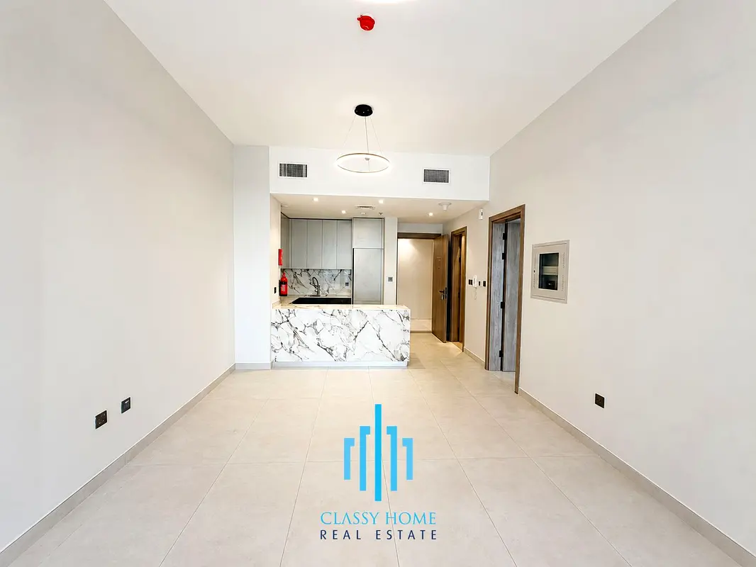 Distress Deal | Vacant | 1-Bedroom Apartment for Sale in Amal Tower, Dubai Sports City