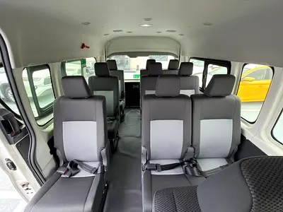 2025 Toyota HIACE — фото 13