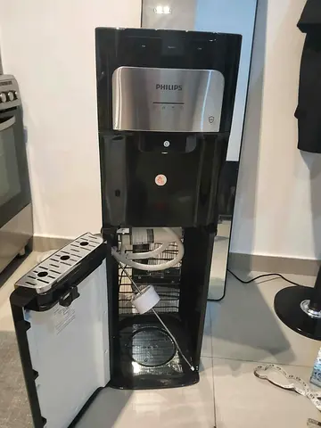 Bottom load water dispenser