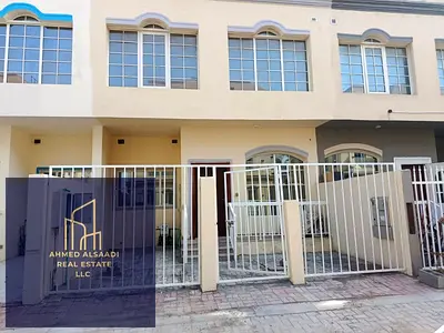 Three bedroom townhouse freehold ready to move