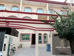 4 master bedrooms, large living room, spacious kitchen, 5 bathrooms, high-end finishing, private par