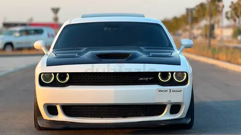 ( GCC )HELLCAT 6.2 SUPERCHARGED IN MINT CONDITION FULLY SERVICED