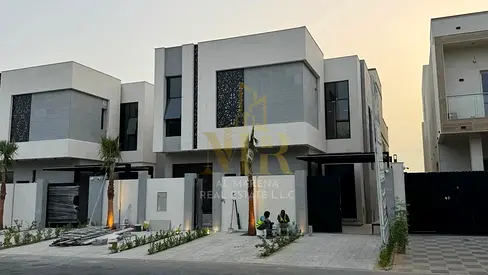 فيلا فاخرة للبيع في الزاهية عجمان على مخرج الإمارات العابر شامل الكهرباء والمياه والمكيفات بسعر مميز