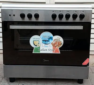 Midea gas cooker with 5 burners, condition is perfect working all burners and oven, size 90x60cm