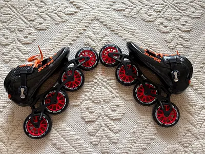 Pair of adult inline skates with red wheels - good condition zise 44