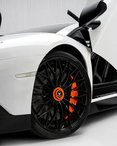 صورة مصغرة 3 لـ 2017 Lamborghini AVENTADOR