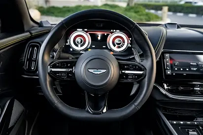 صورة 8 لـ 2025 Aston Martin DBX