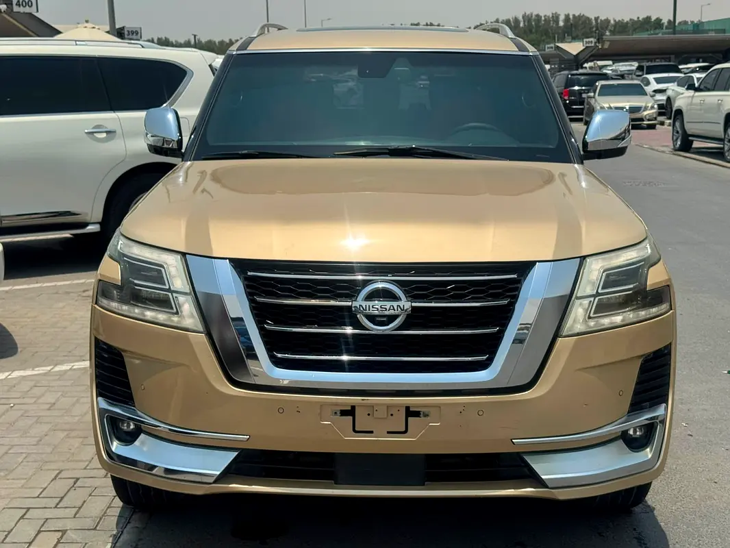Nissan Patrol 2011 — photo 1 of 12