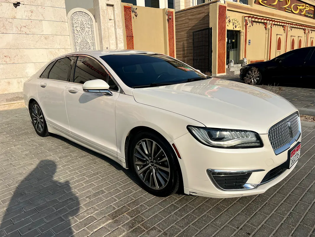 Lincoln MKZ 2018 — photo 1 of 10