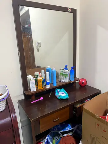 Free Dressing Table