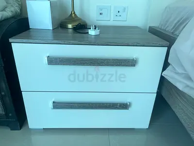 Modern bed set with Two Nightstands and chest of drawers with Wood Finish Top