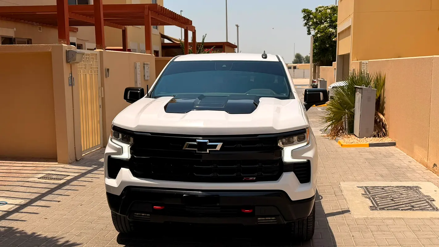 Chevrolet Silverado 1500 2023 — photo 1 of 16