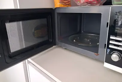 Used countertop microwave oven - good working condition