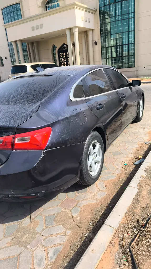 Chevrolet Malibu 2017 — photo 1 of 9
