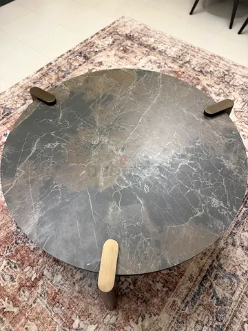 Round marble-effect coffee table with gold legs