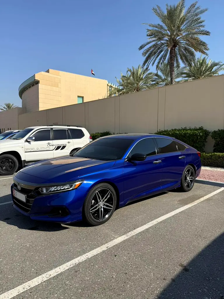 Honda Accord 2022 — photo 1 of 6
