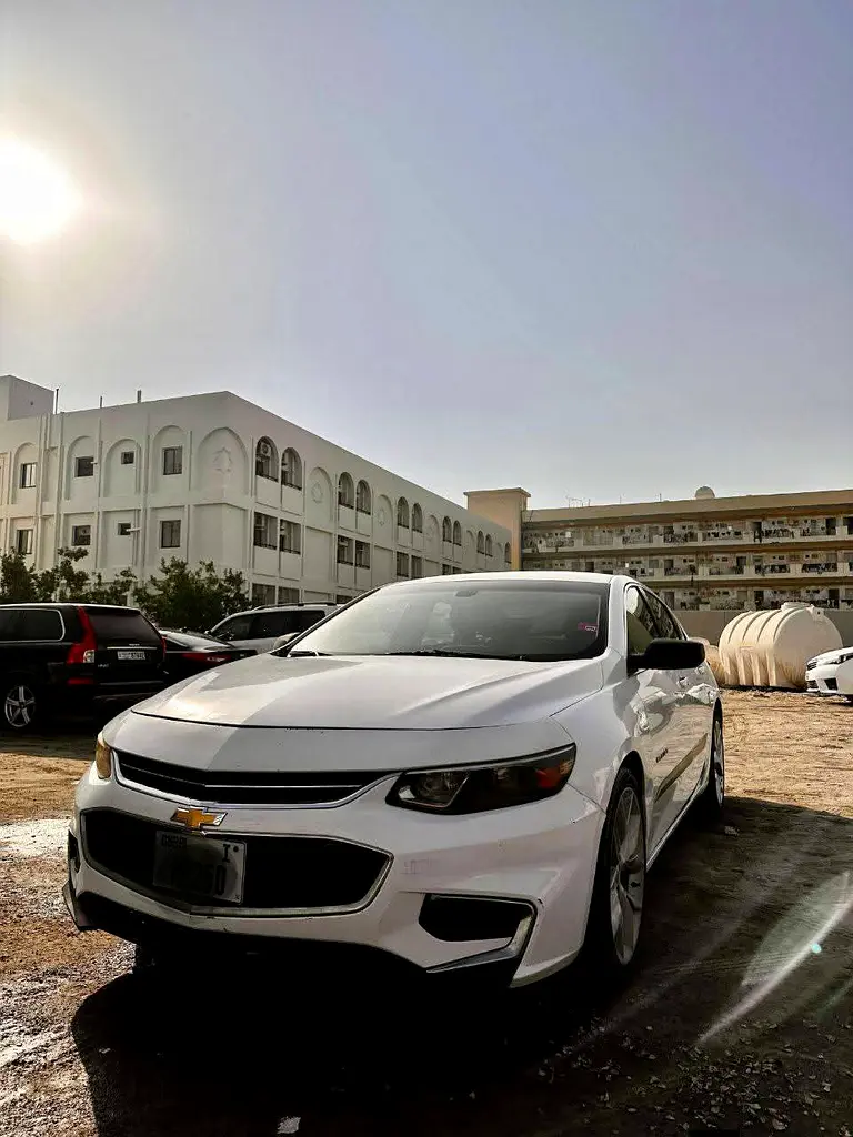 Chevrolet Malibu 2017 — photo 1 of 7