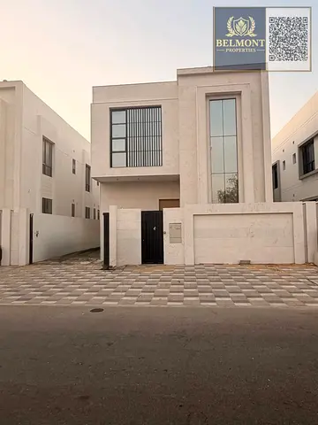 **Elegant Ready to Move 5 Master Rooms Villa**Modern Elevation**Near to Park**Big Parking**Built-in