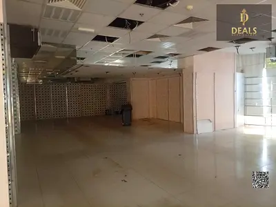 معرض تجاري ضخم بموقع ممتاز على الشارع الرئيسي للإيجار في الراشدية 2، عجمان – بمساحة 10,500 قدم مربع