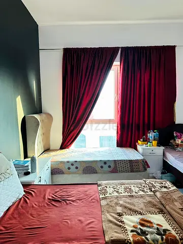 Bed space for ladies in oud metha family apartment only 1300 pm