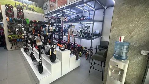 Excellent opportunity to own a commercial SHOP