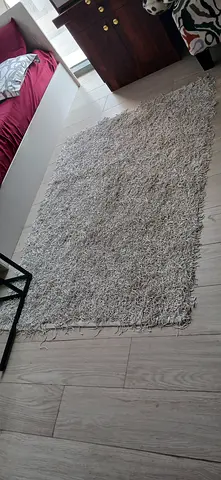 White threaded Carpet