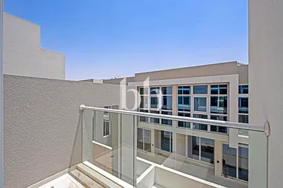 Manged | Vacant | Middle Unit | Unfurnished