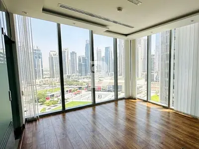 READY TO MOVE | FULLY FITTED | PRIME LOCATION