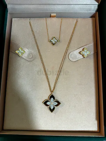 Original roberto coin set rose gold with diamond -brand new not used -it comes with original packing