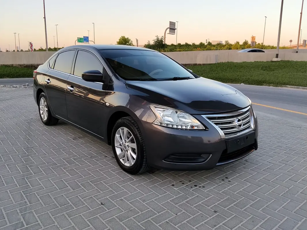 Nissan Sentra 2016 — photo 1 of 8
