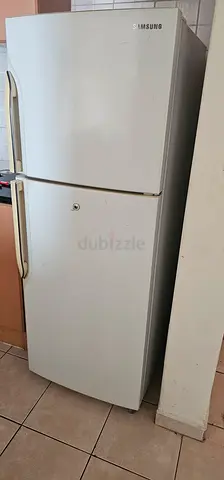 Samsung Top Freezer Refrigerator - White, Used with free cooking range