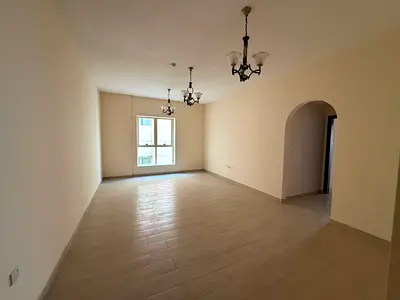 غرفتين وصالة للايجار السنوى بالشارقة مويلح الجديدة | 3 حمامات | بلكون باطلالة مفتوحة | خزائن بالحائط | باركن مجانى | تشطيبات راقية |