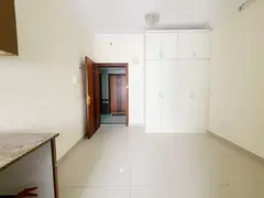 SPECIOUS STUDIO CLOSE KITCHEN WITH WADROOB
