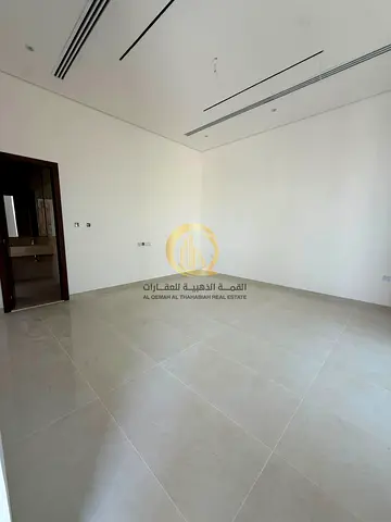 مزيرعه فلتين على شارع 36 الرصيف امام الفلتين 8 متر مساحه ارض كل فيلا (3,444) قدم ومساحه البناء (3,498) قدم تتكون من : 5 غرف نوم ماستر واحده بالدور ا